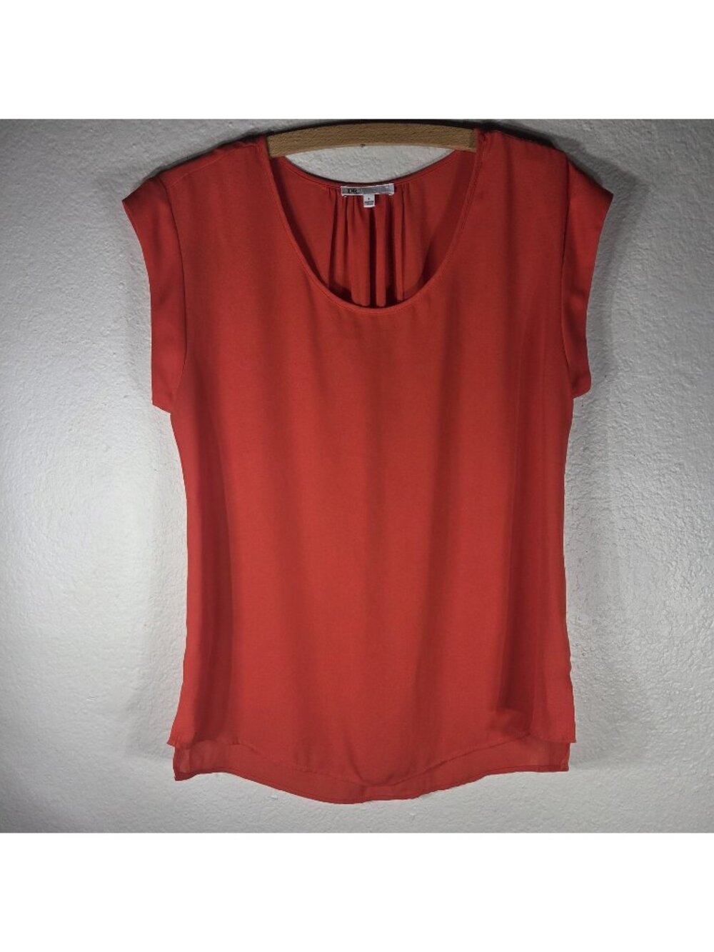 DR2 by Daniel Rainn Red Sheer Scoop Neck Top Blouse Size S Pleated Cap Sleeves